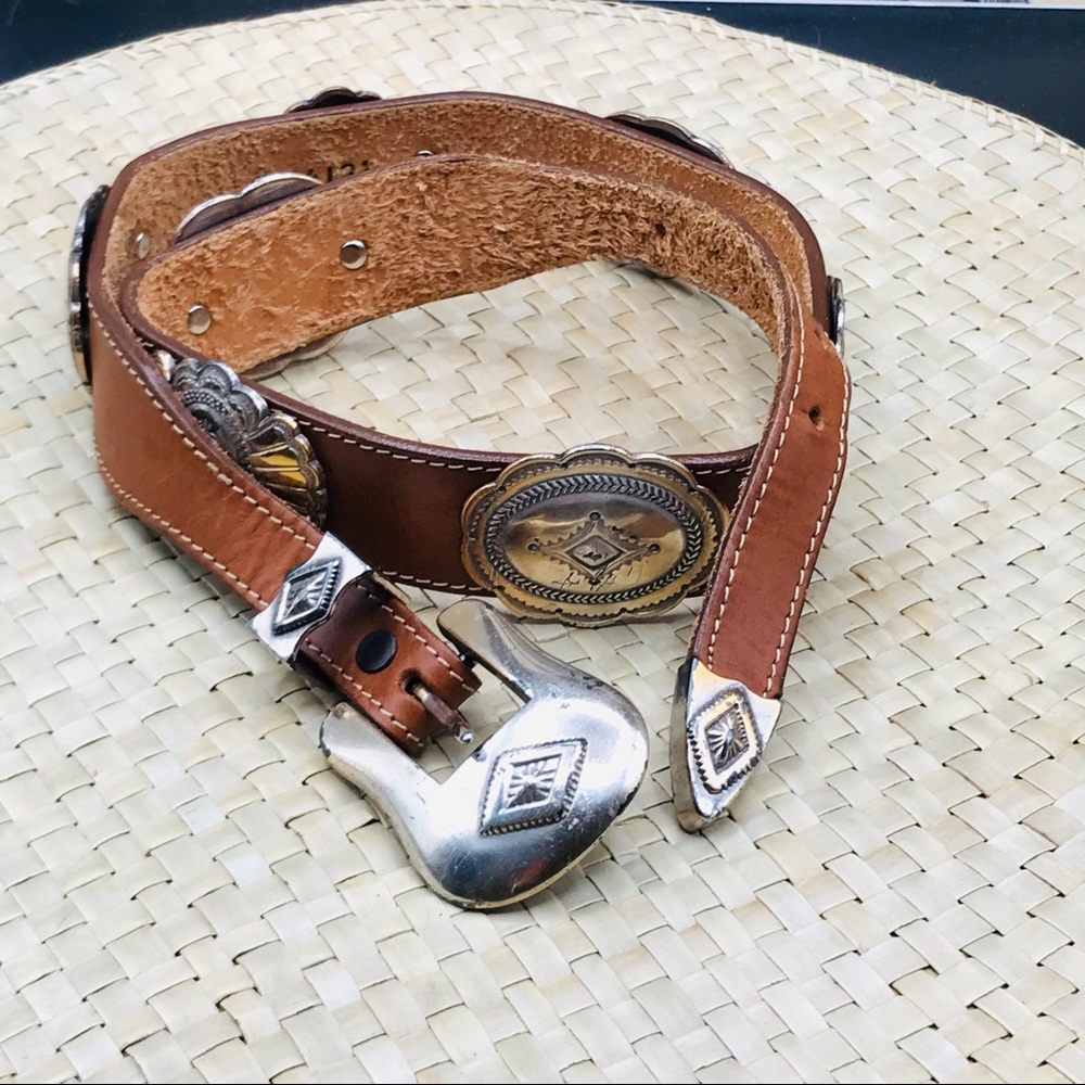VINTAGE (1992) GENUINE COWHIDE WESTERN BELT SILVER MEDALLIONS GUC MADE IN USA